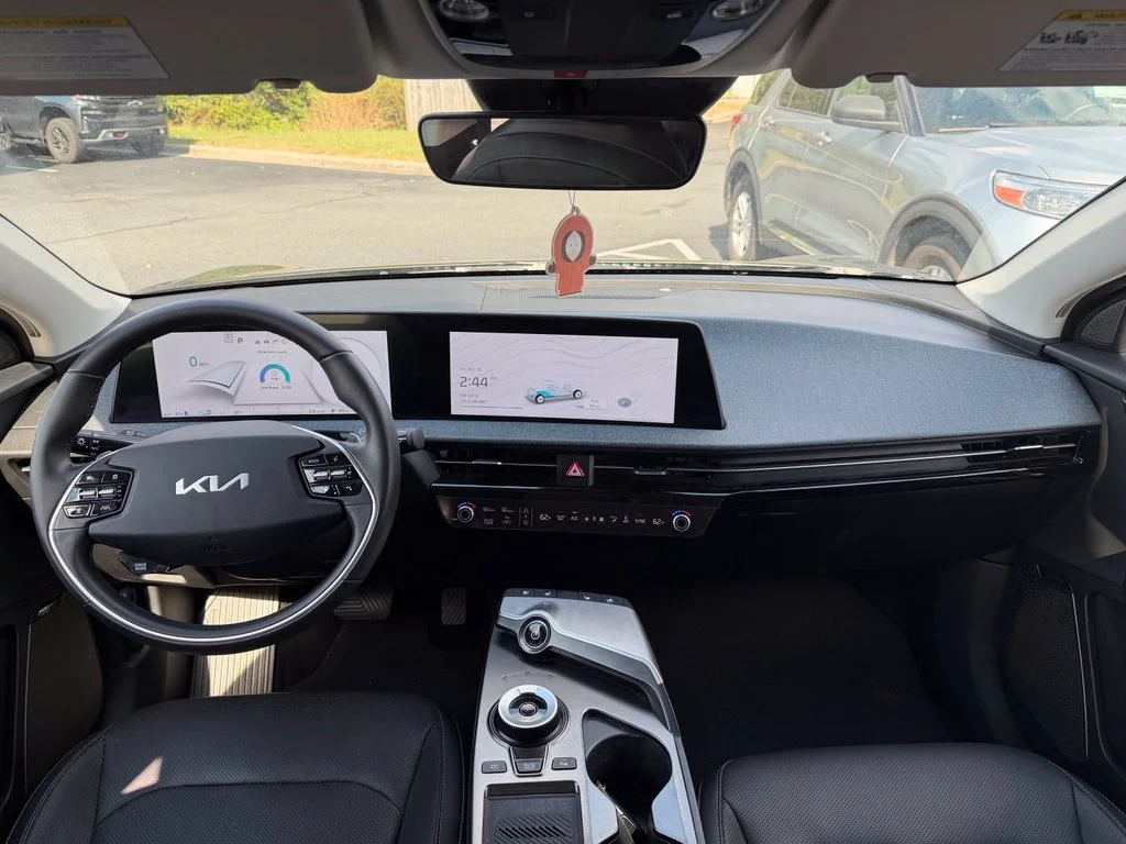 Used 2023 Gray Kia Wind image 13