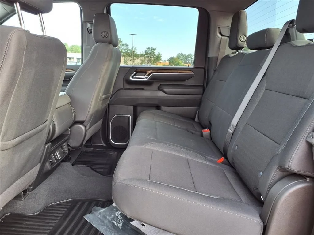 Used 2025 Summit White Chevrolet LT image 22