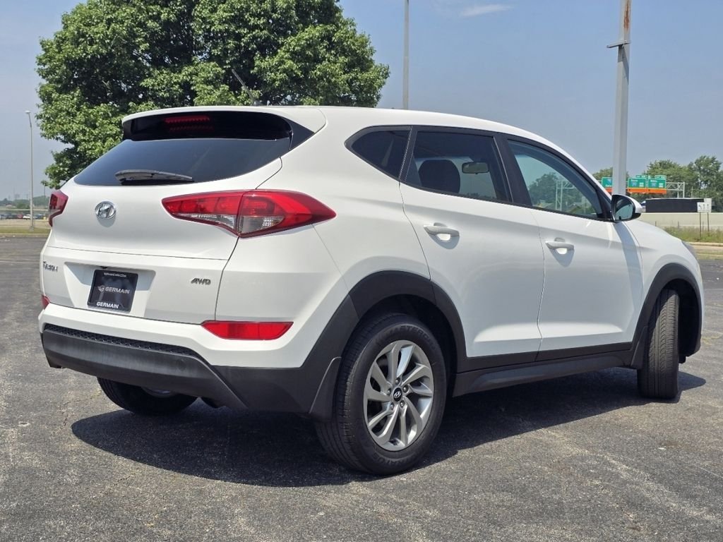 Used 2018 White Hyundai SE image 14