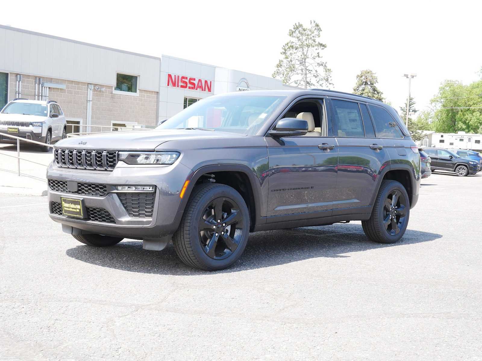 New 2026 Baltic Gray Metallic Clear-Coat Exterior Paint Jeep Limited image 3