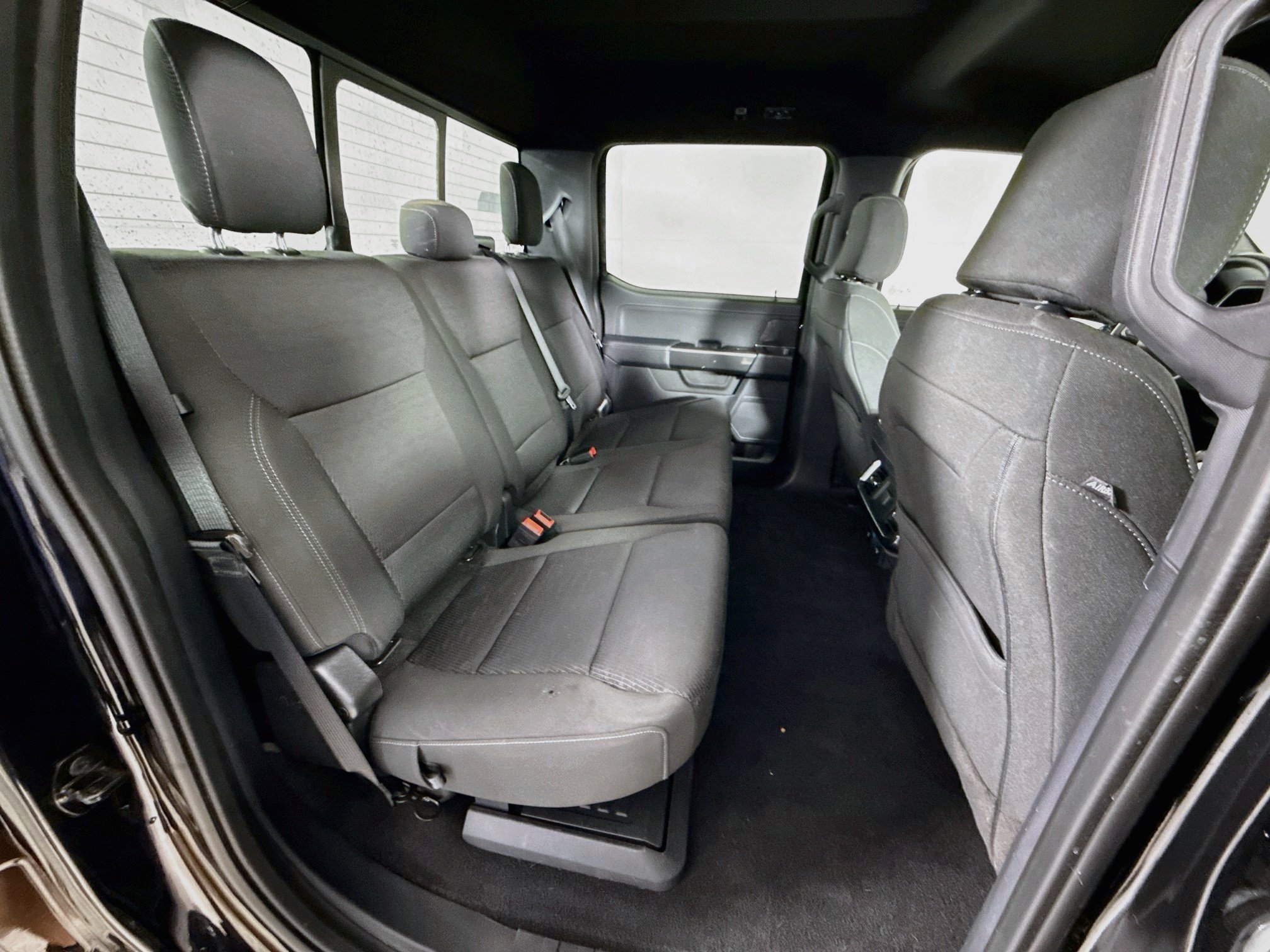 Used 2023 Agate Black Metallic Ford XLT image 27