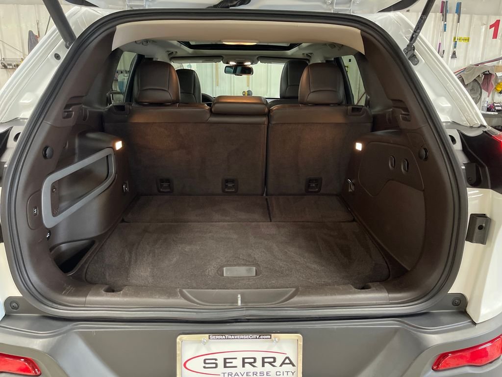 Used 2014 White Jeep Trailhawk image 26