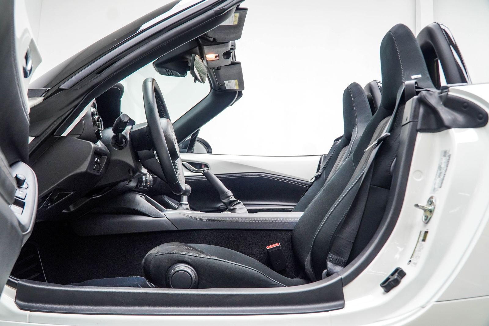 Used 2025 White Mazda Club image 39