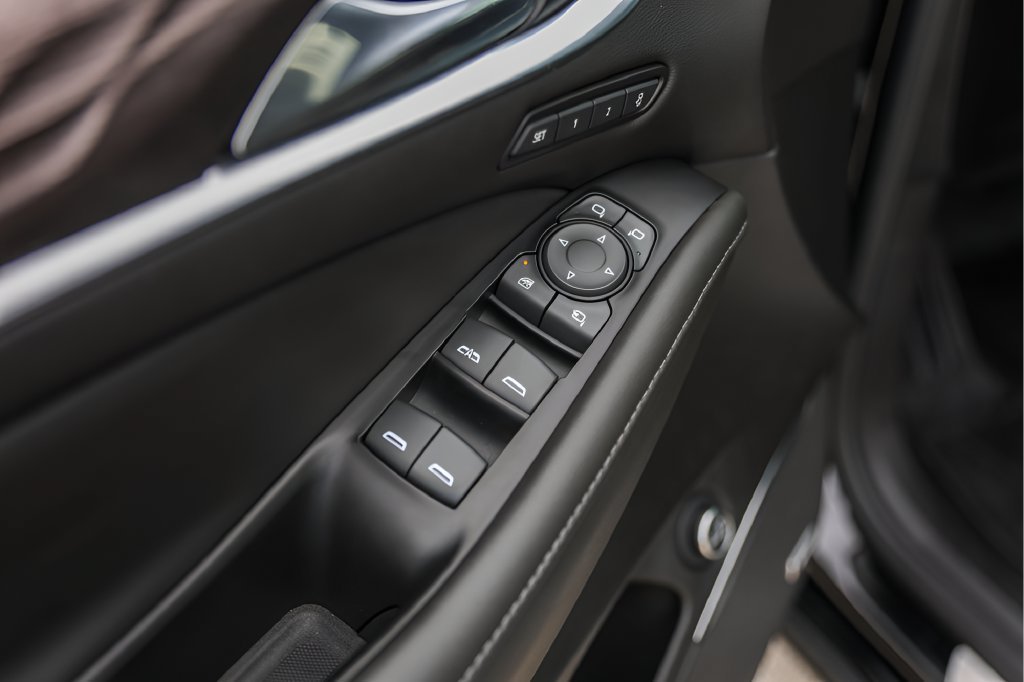 Used 2023 EBONY TWILIGHT METALLIC Buick Avenir image 24