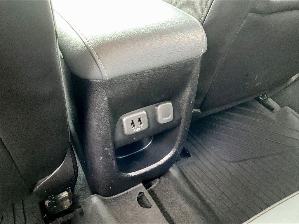 Used 2022 White Chevrolet Z71 image 13