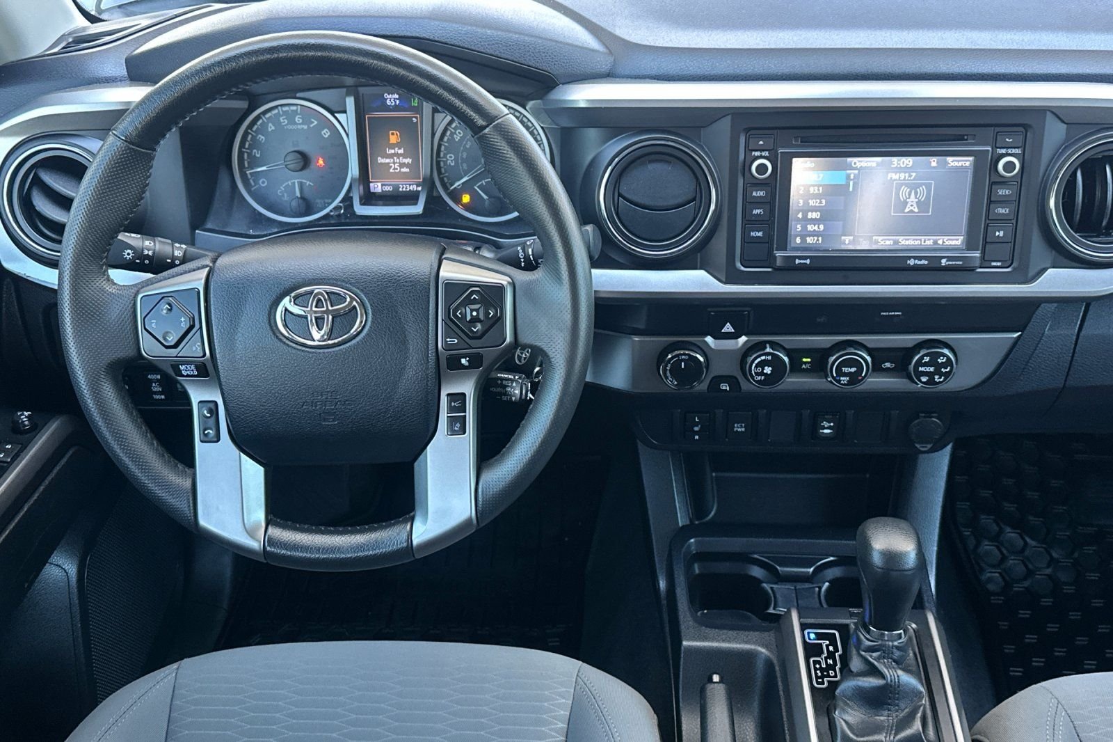 Used 2019  Toyota SR5 image 14