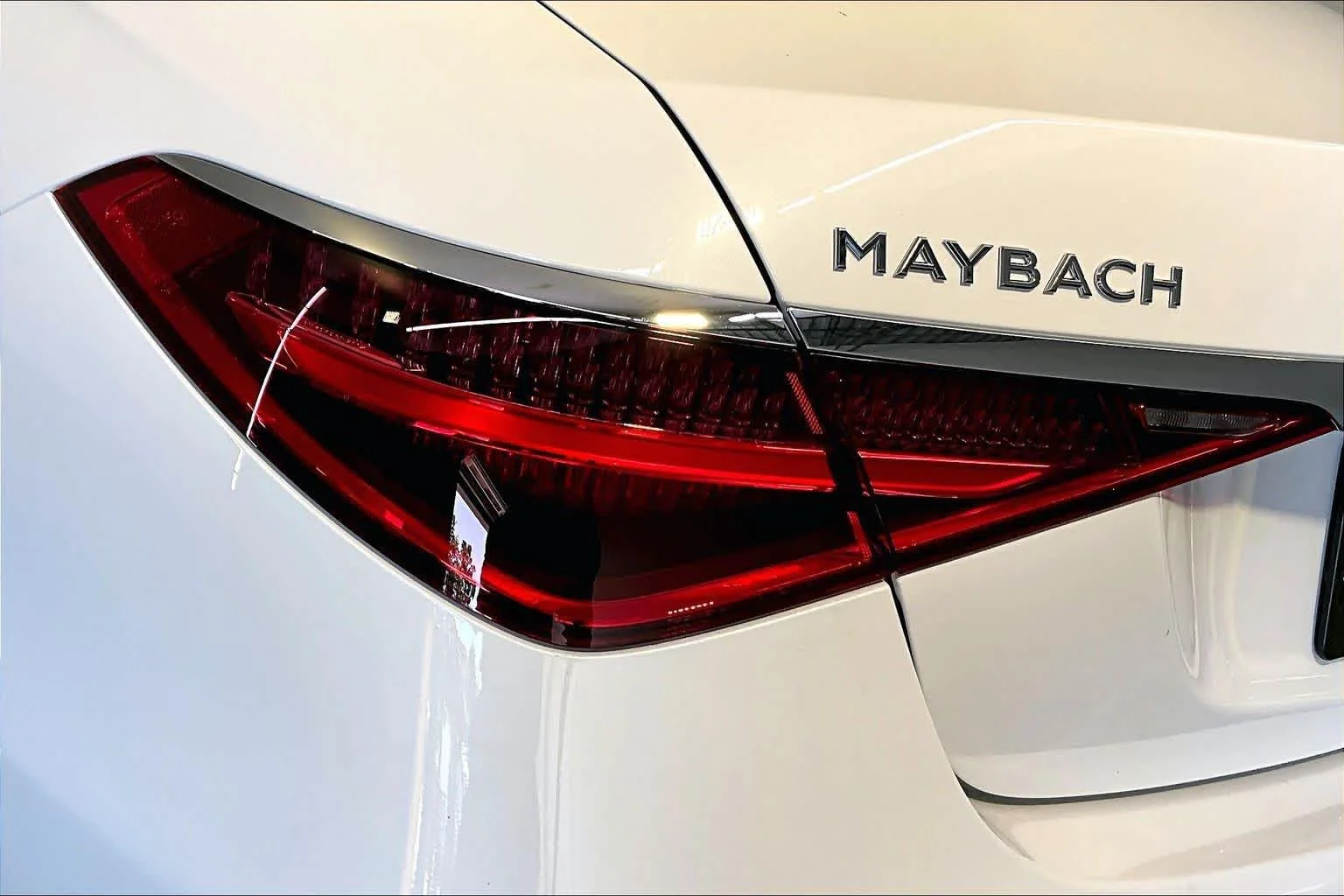 New 2026 MANUFAKTUR Moonlight White Metallic Mercedes-Benz Maybach S 680 image 5