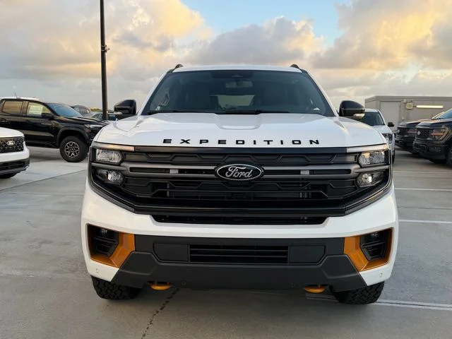 New 2026 Oxford White Ford Tremor® image 2
