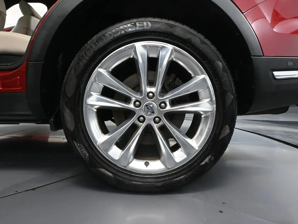 Used 2018 Red Ford Limited image 14