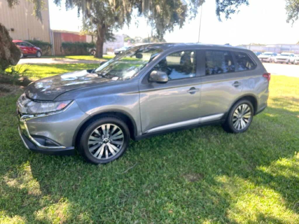 2020 Mitsubishi Outlander SE