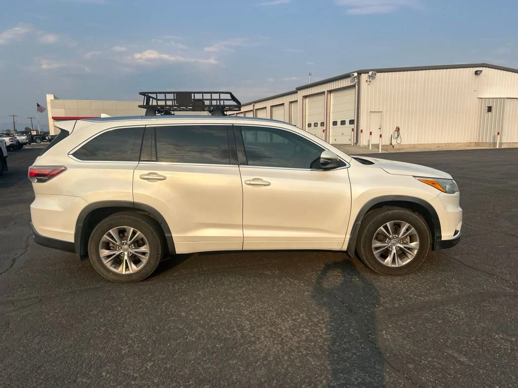 Used 2015 Blizzard Pearl Toyota XLE V6 image 8