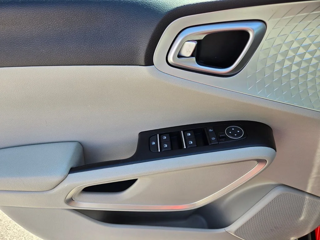 2023 Kia Soul LX - Photo 21