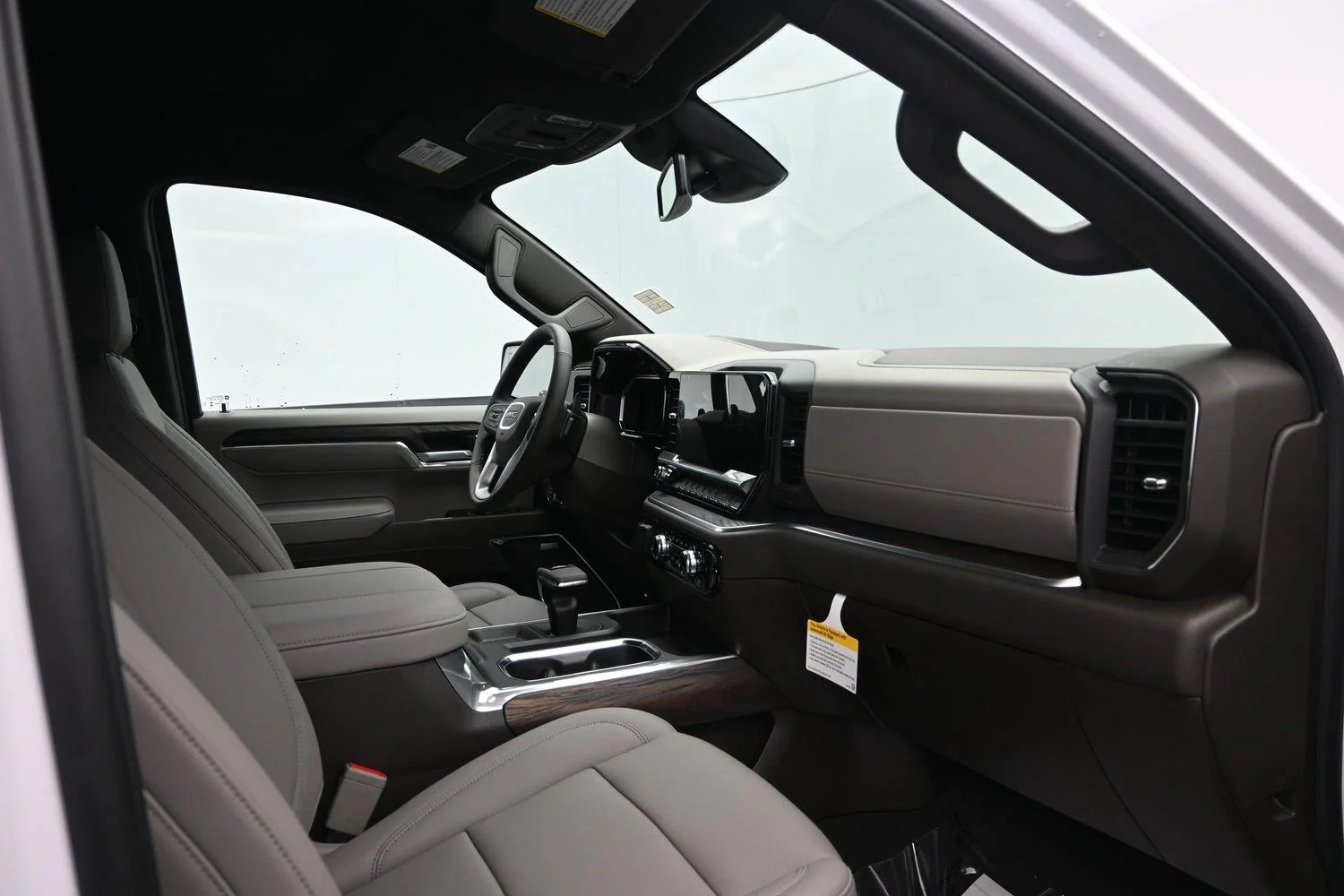2026 GMC Sierra 1500 SLT - Photo 14