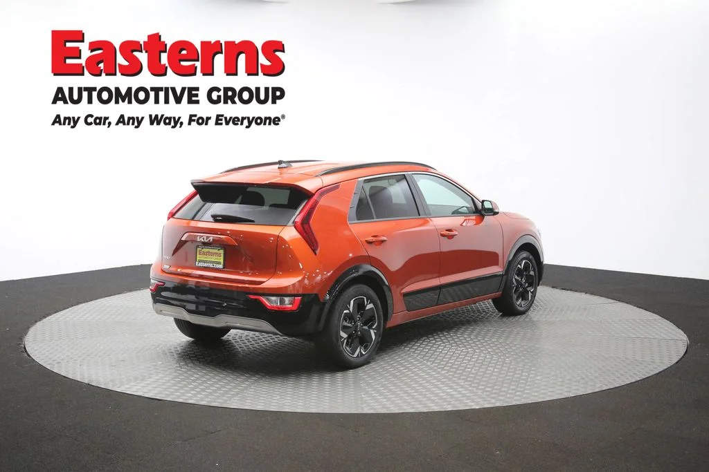 Used 2023 Red Kia Wind image 39