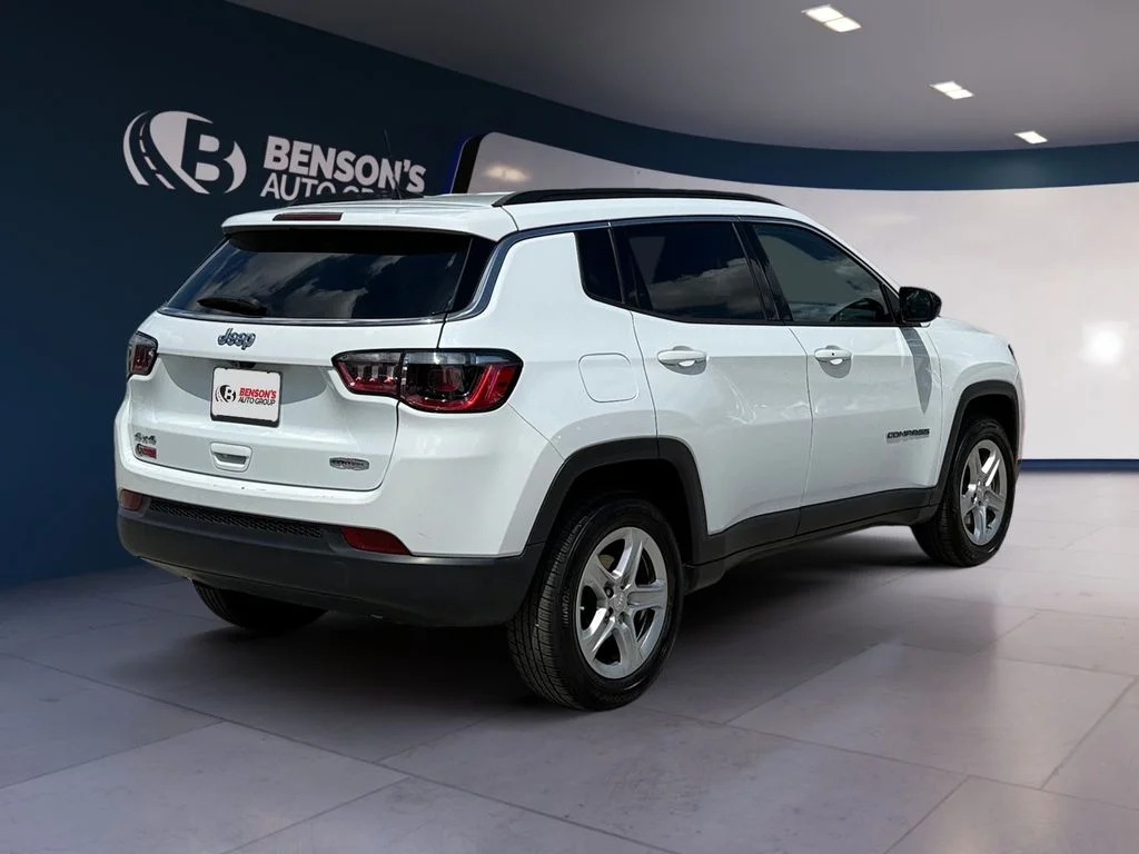 Used 2024 White Jeep Latitude image 5