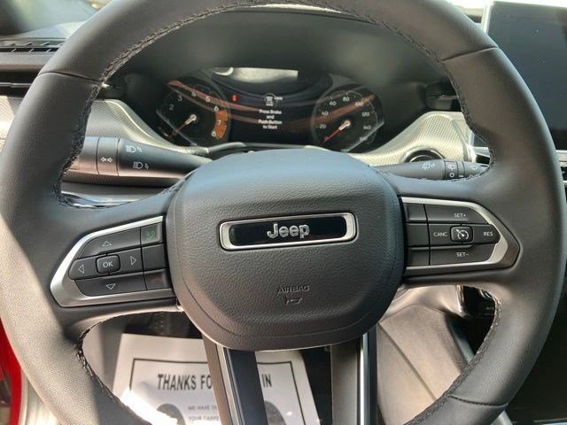 Certified Used 2025 Red Hot Pearlcoat Jeep Latitude image 13