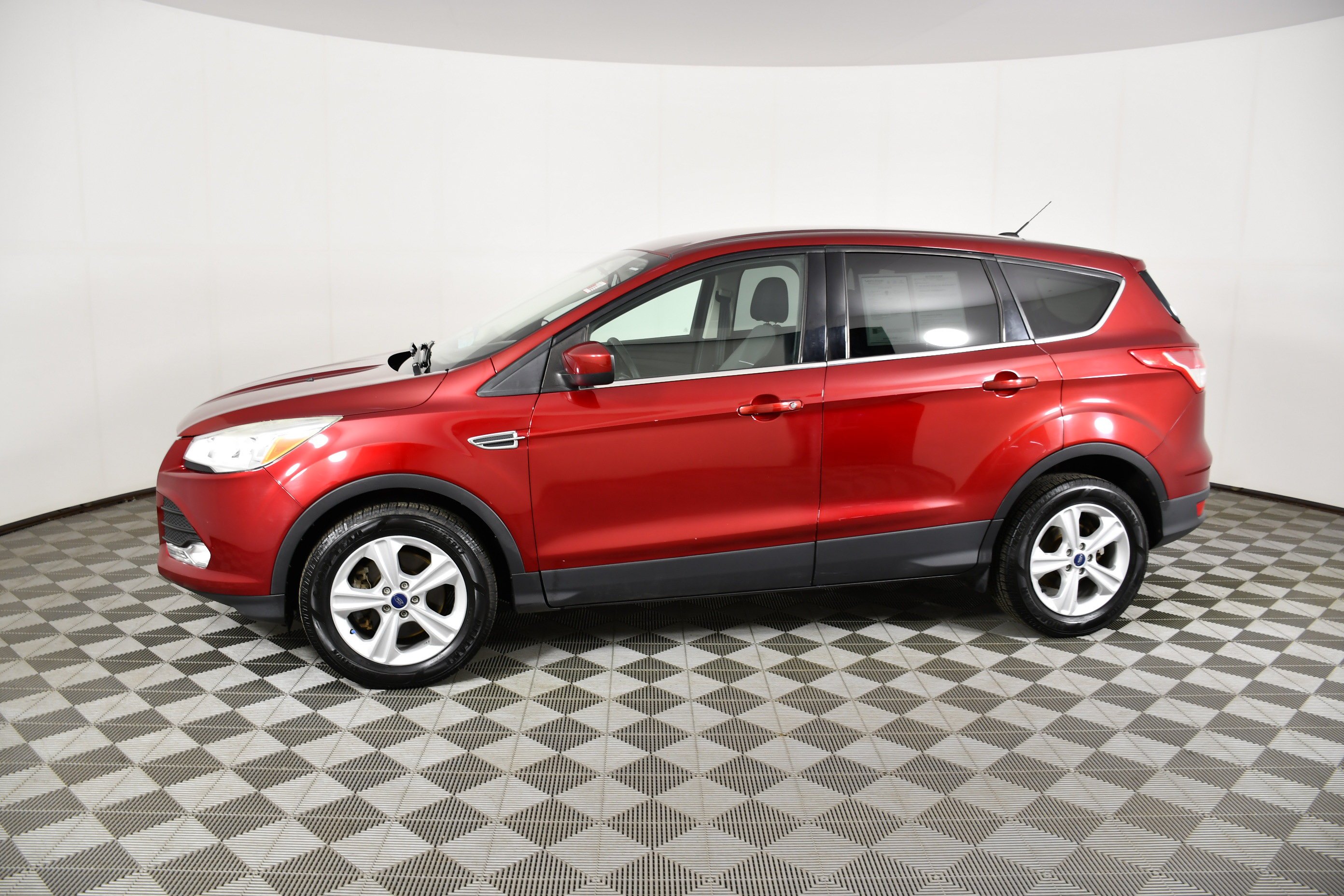 Used 2015 Ruby Red Metallic Ford SE image 9