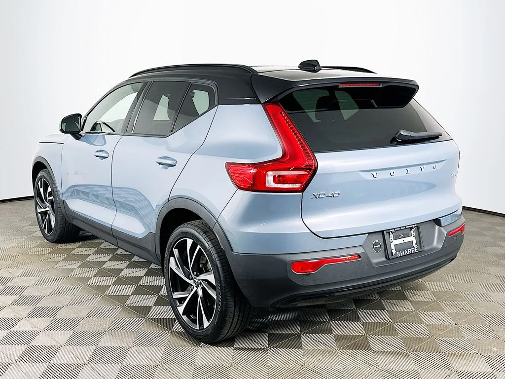 Used 2021 Gray Metallic Volvo R-Design image 7