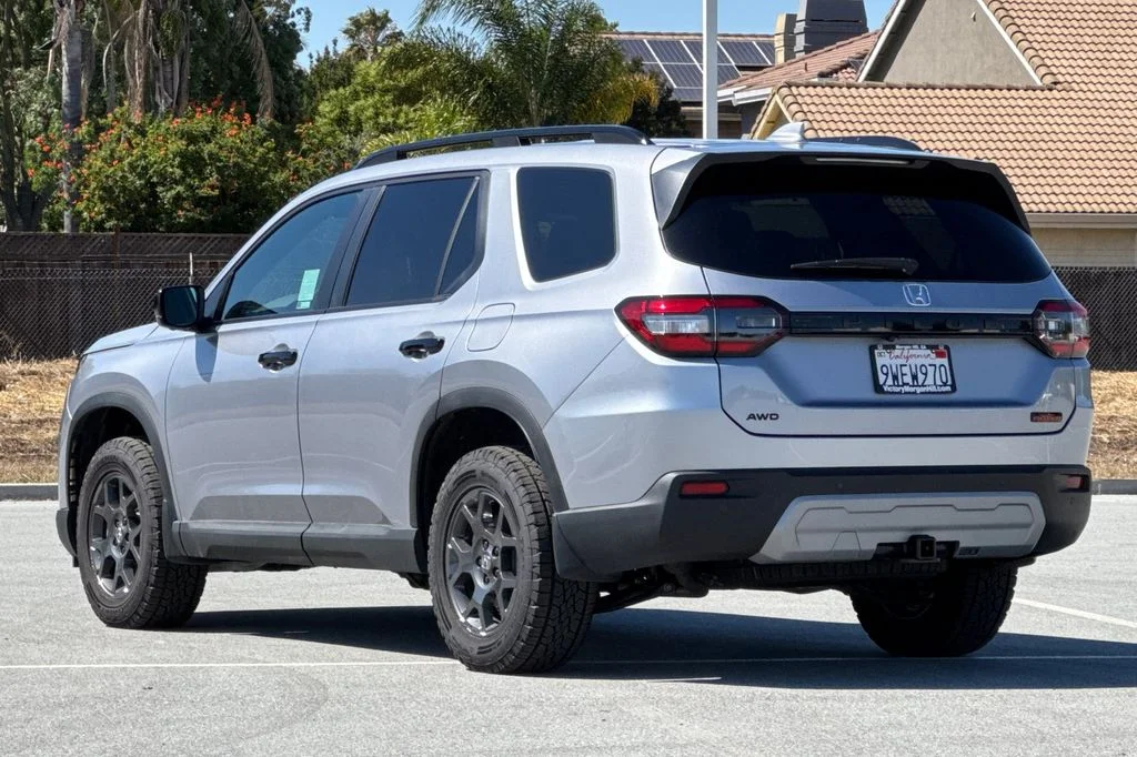 Used 2025 Lunar Silver Metallic Honda TrailSport image 7
