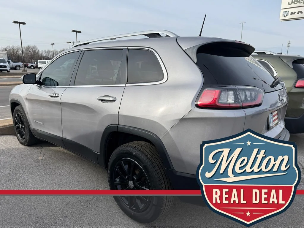 Used 2019 Silver Jeep Latitude Plus image 17