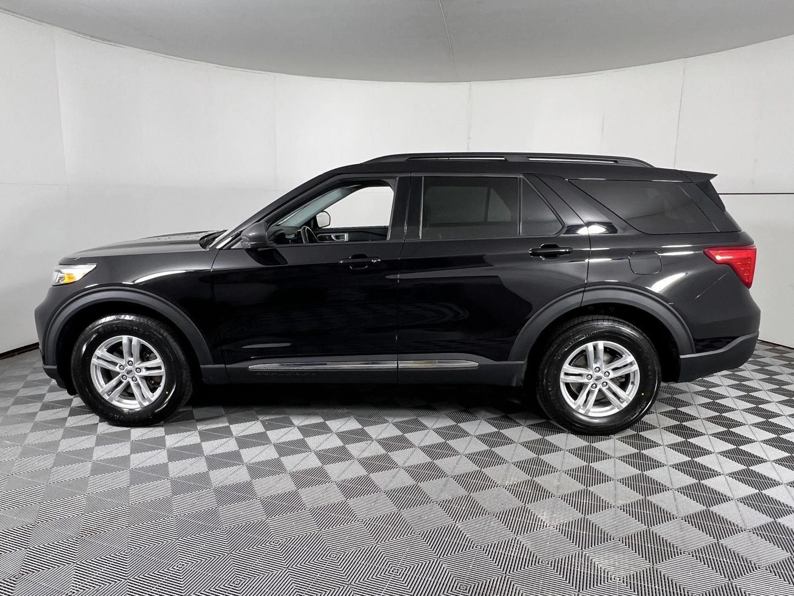 Used 2023 Agate Black Ford XLT image 7