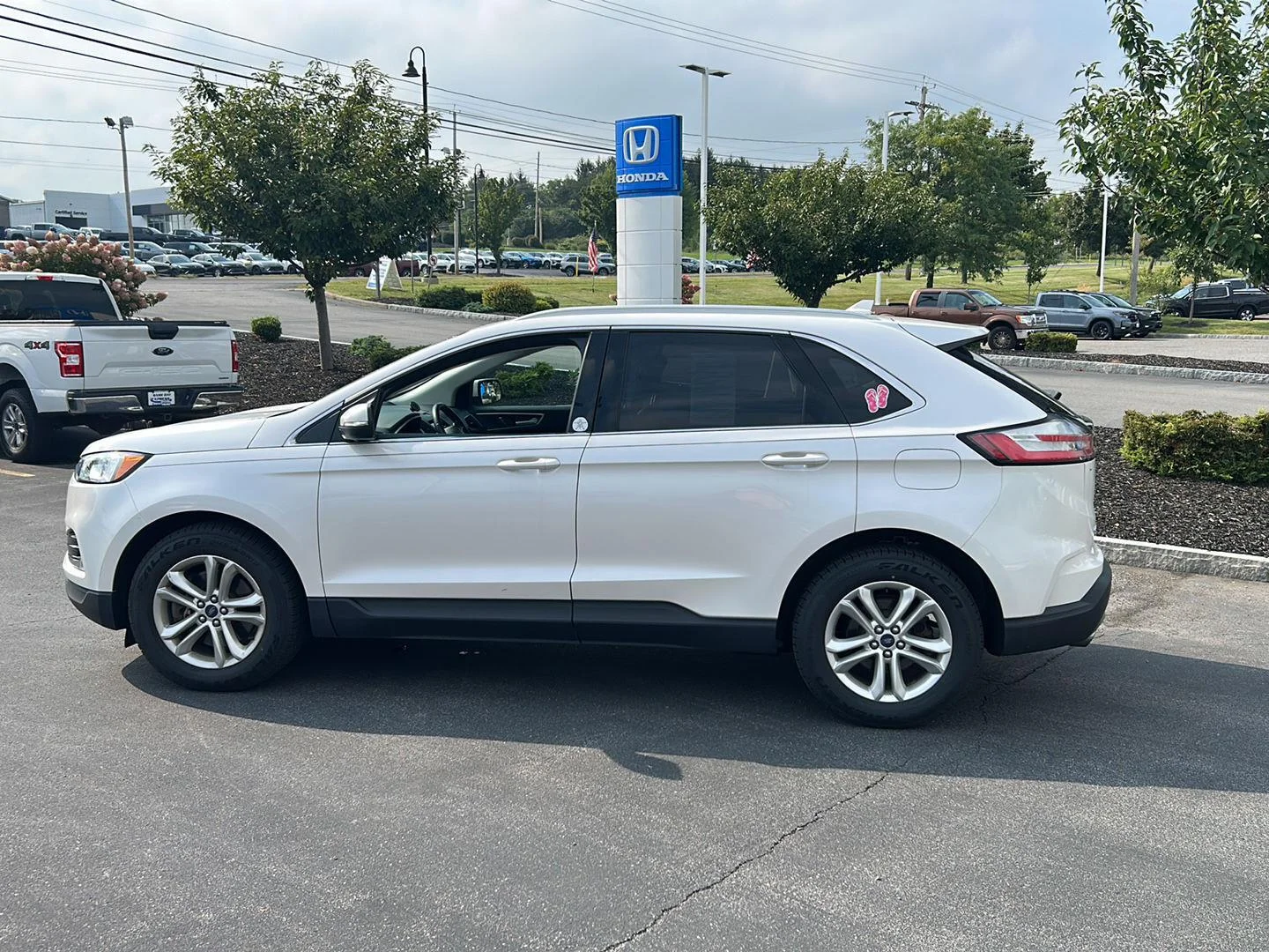 Used 2019 White Platinum Metallic Tri-Coat Ford SEL image 3