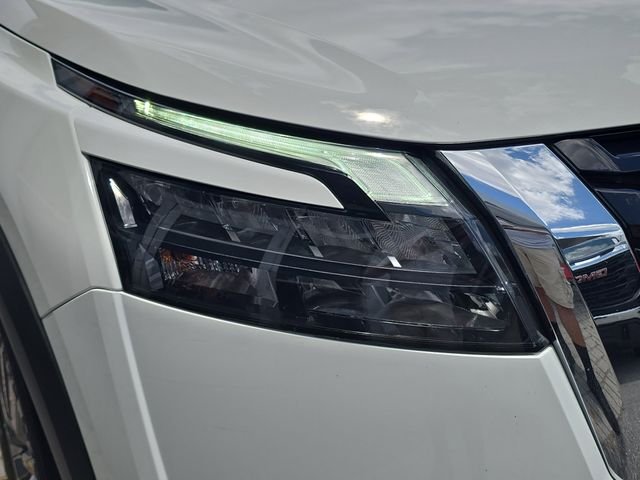 2025 Nissan Pathfinder SV - Photo 10