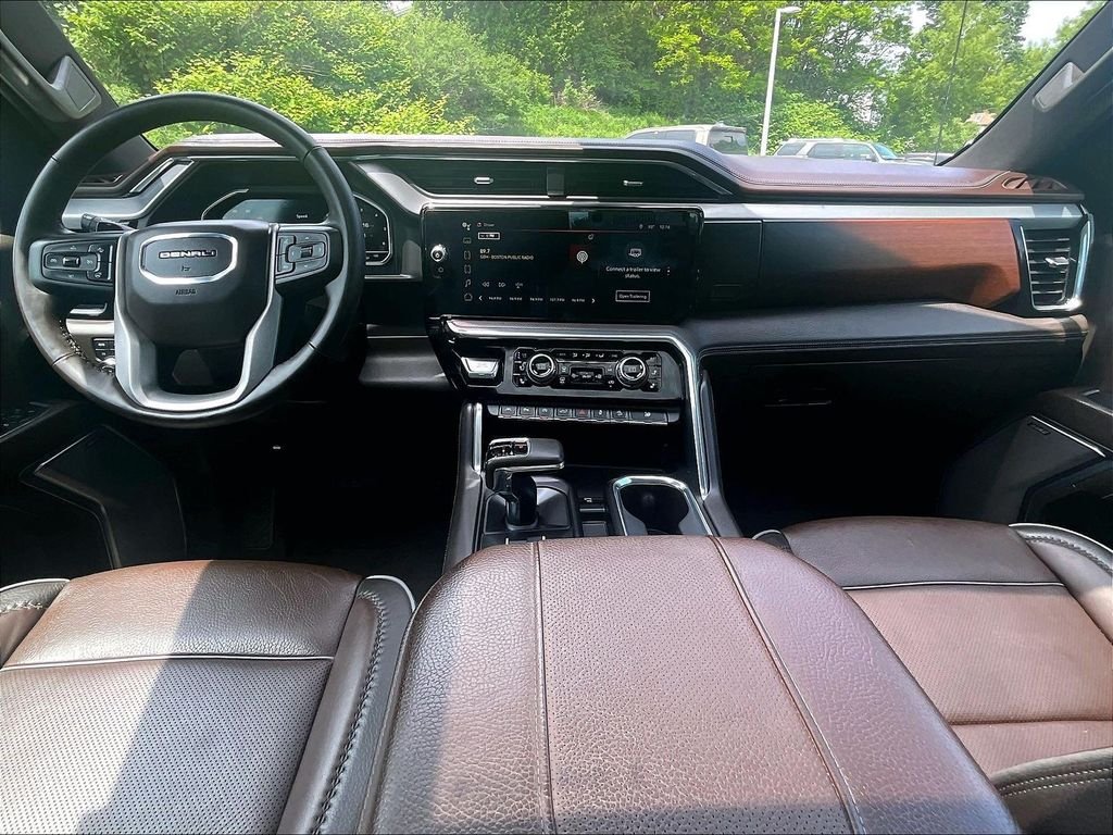 Used 2024 White GMC Denali image 21