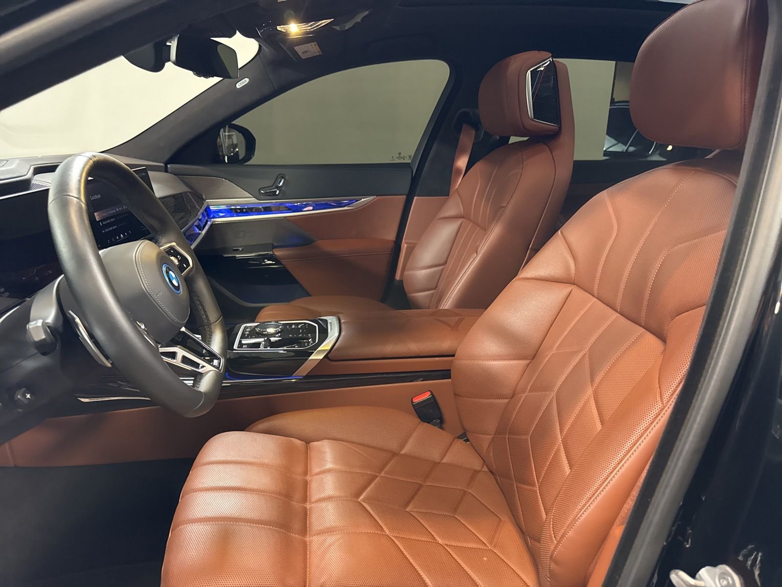 Used 2025 Black BMW xDrive60 image 7