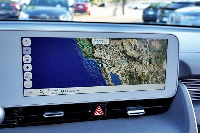 Used 2024 Black Hyundai SEL image 24