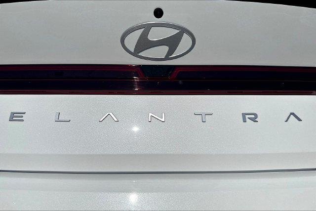 New 2026 White Hyundai SEL Sport Plus image 9