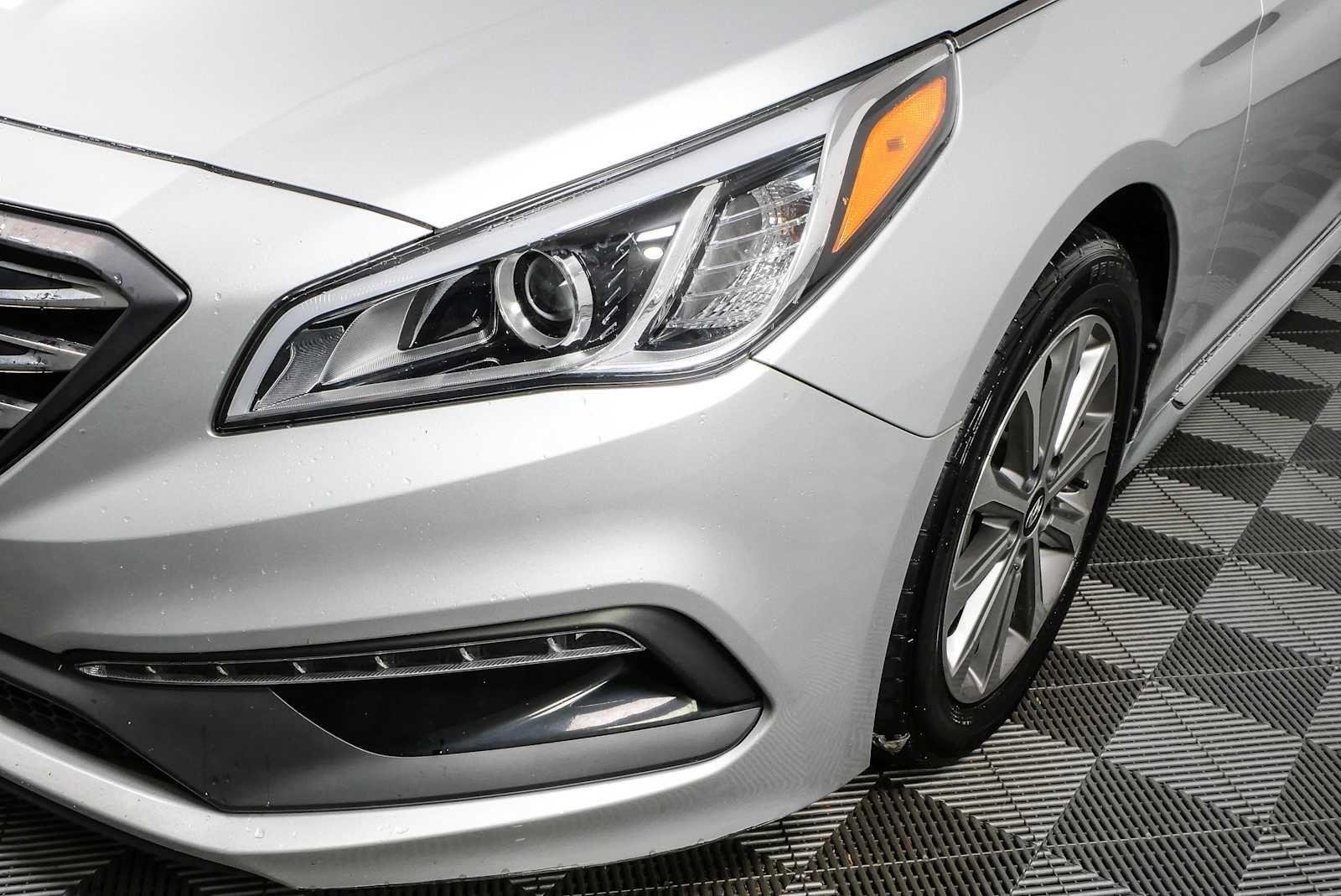 Used 2017 Symphony Silver Hyundai Limited image 36