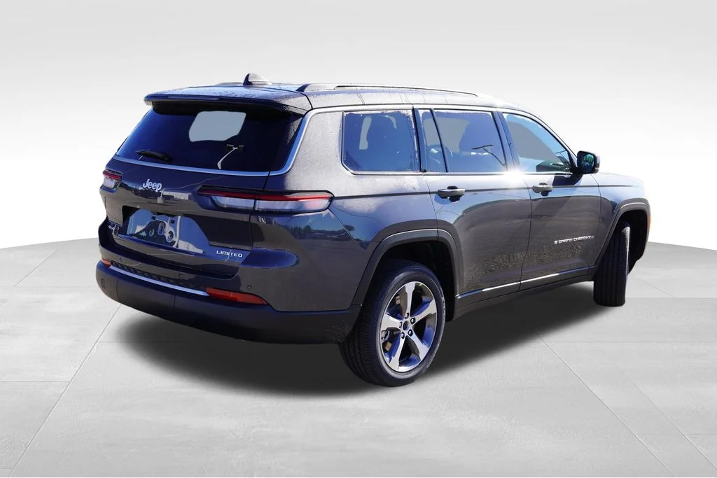New 2026 Baltic Gray Metallic Clear-Coat Exterior Paint Jeep Limited image 3