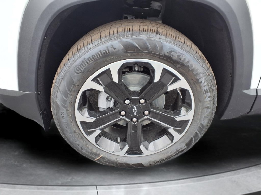 2027 Chevrolet Equinox LT - Photo 13