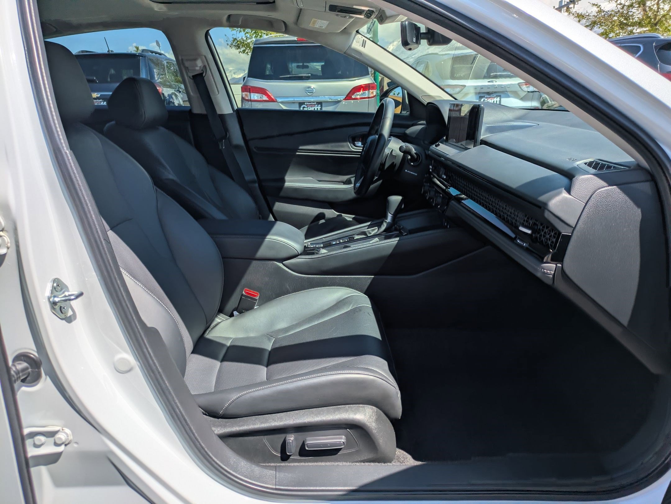 Used 2023 White Honda Touring image 32