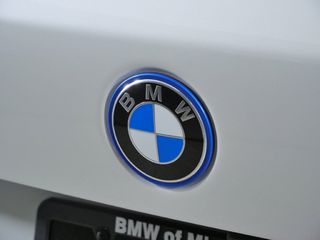 New 2026 Mineral White Metallic BMW xDrive50e image 11