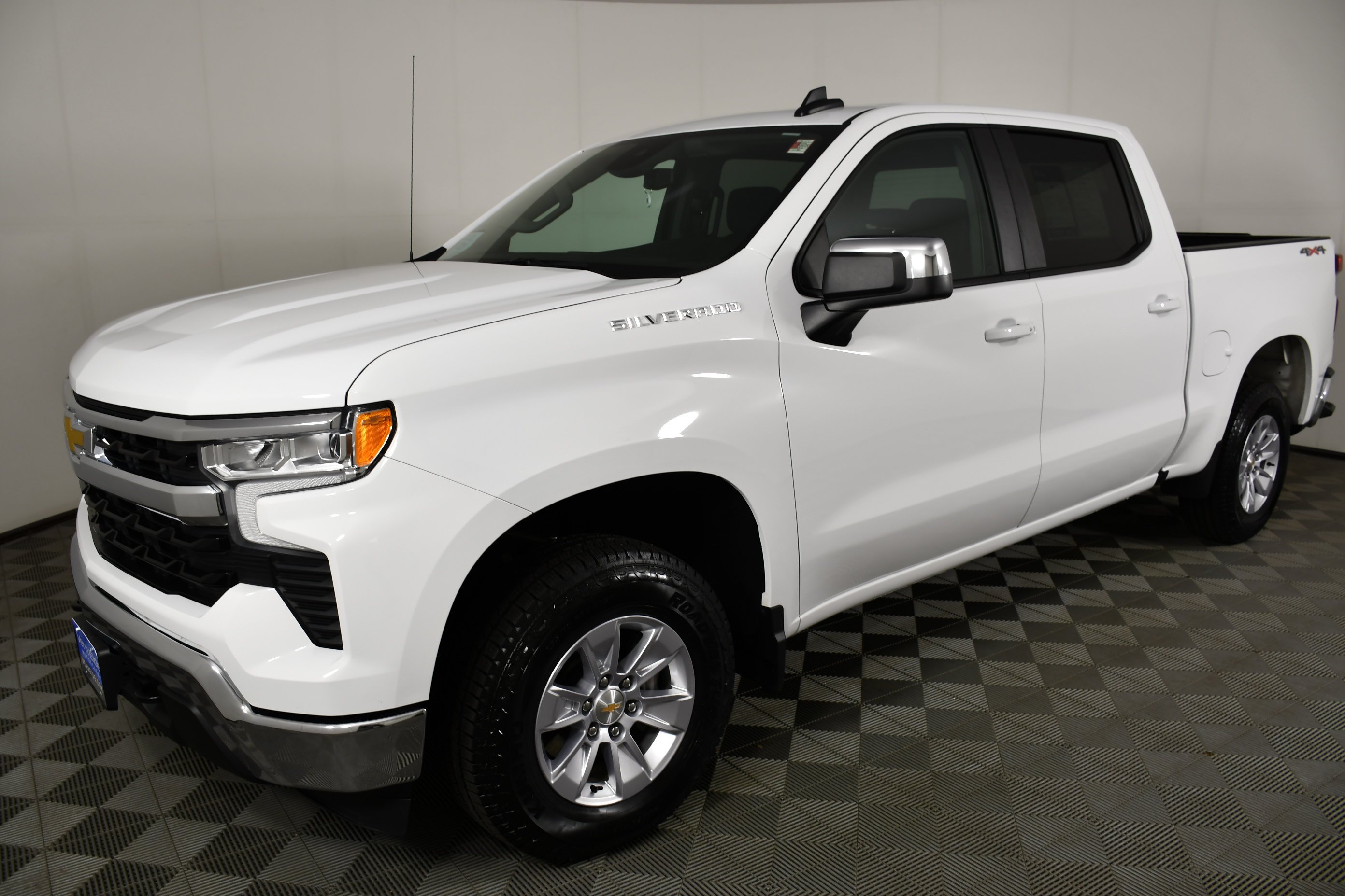 Used 2026 Summit White Chevrolet LT image 10