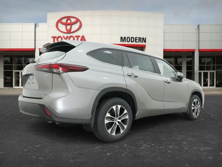 New 2026 Heavy Metallic Toyota Hybrid XLE image 9