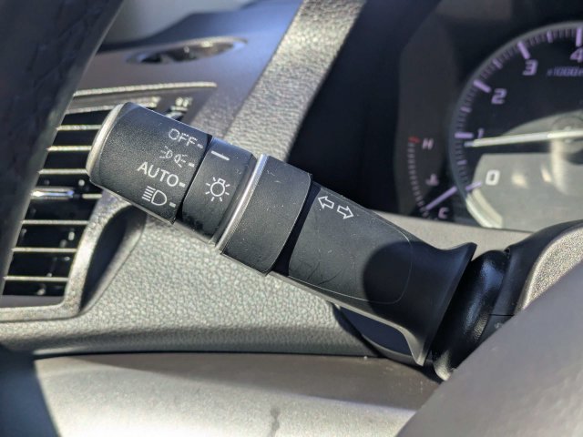 Used 2018 White Diamond Pearl Acura RDX image 28