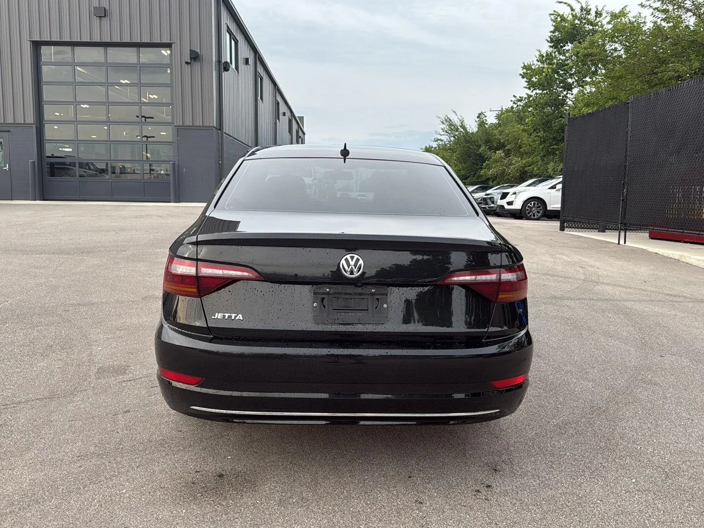 Used 2019  Volkswagen SE image 4