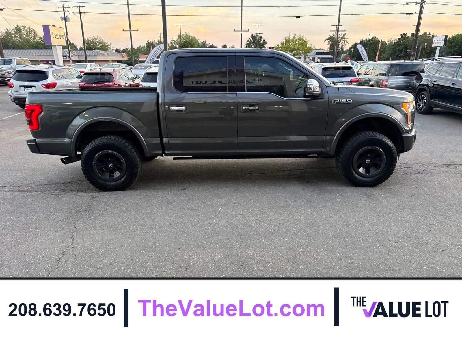 Used 2015  Ford Platinum image 3