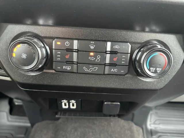 Used 2019 Silver Ford XLT image 25