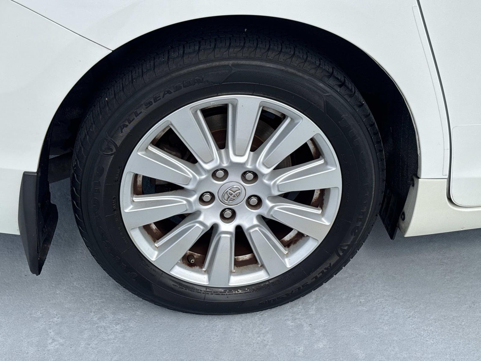 Used 2017 Blizzard Pearl Toyota Limited 7-Passenger image 7