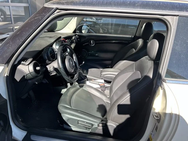 Used 2019 White MINI  image 5