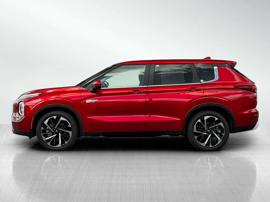 2025 Mitsubishi Outlander Plug-in Hybrid SE - Photo 4