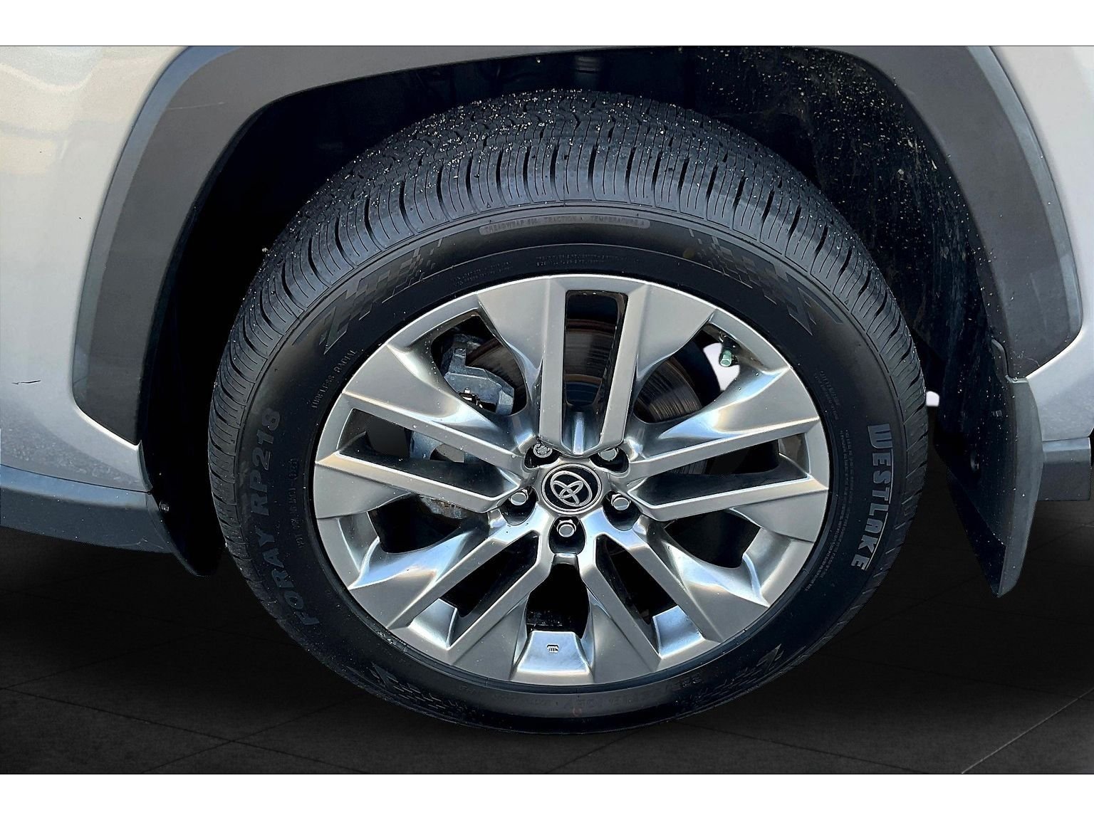 Used 2023  Toyota XLE Premium image 7