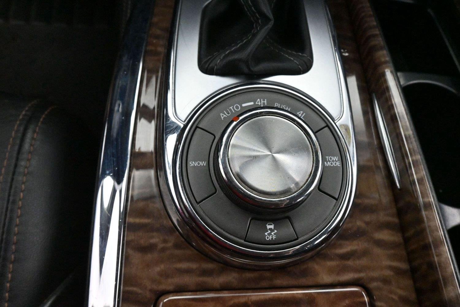 Used 2019 Pearl White Tricoat Nissan SL image 31