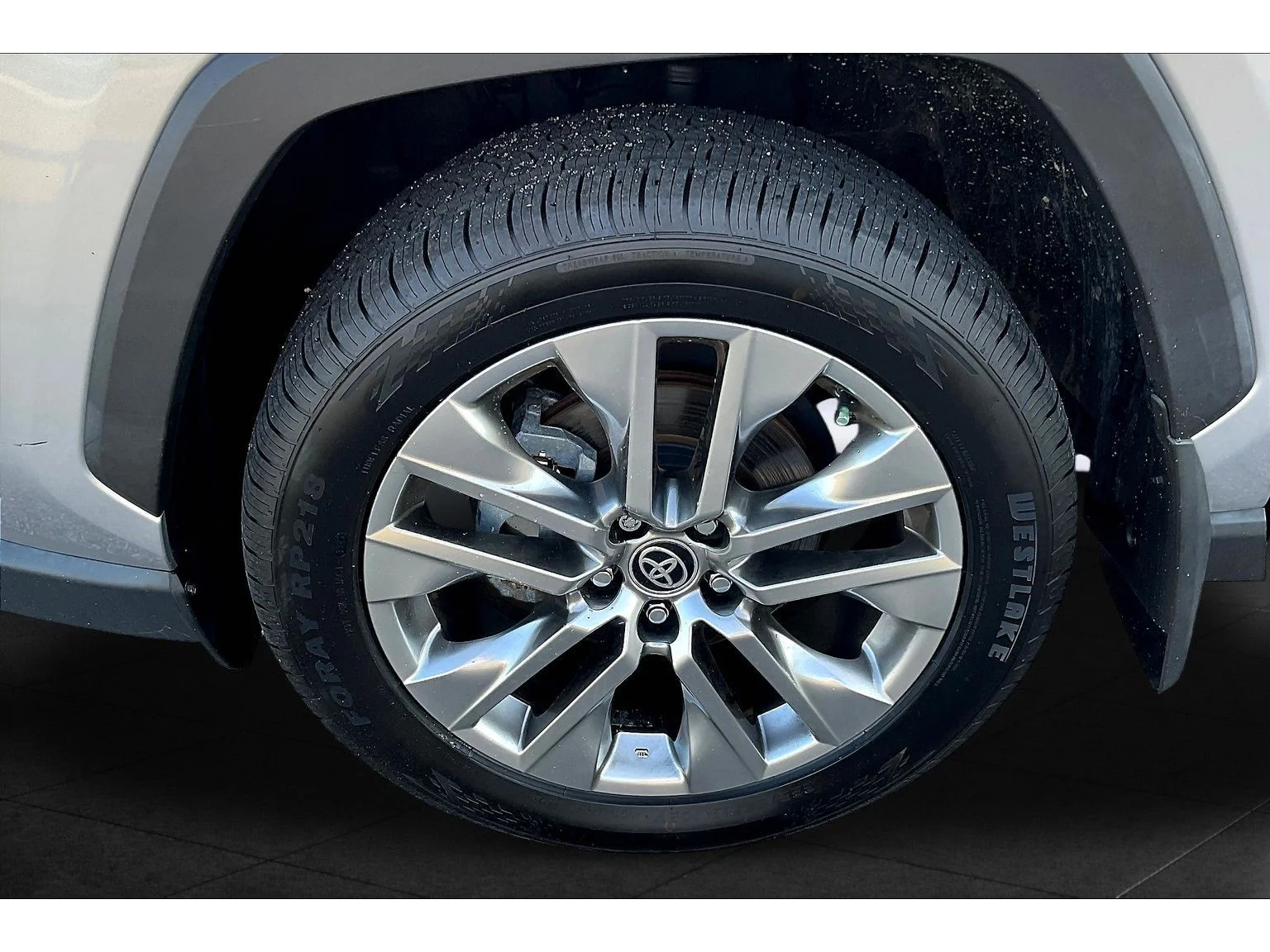 Used 2023  Toyota XLE Premium image 7