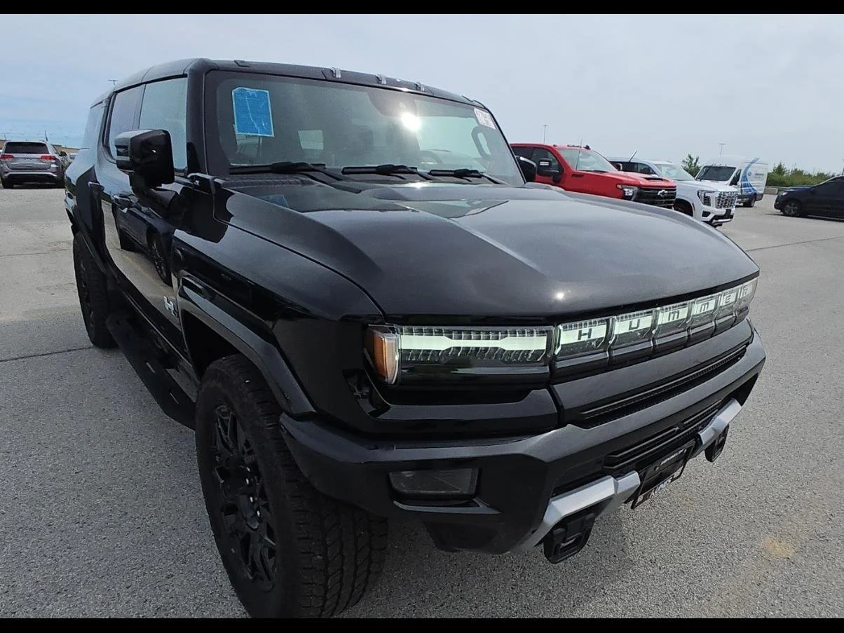 Used 2025 Void Black GMC 2X image 11