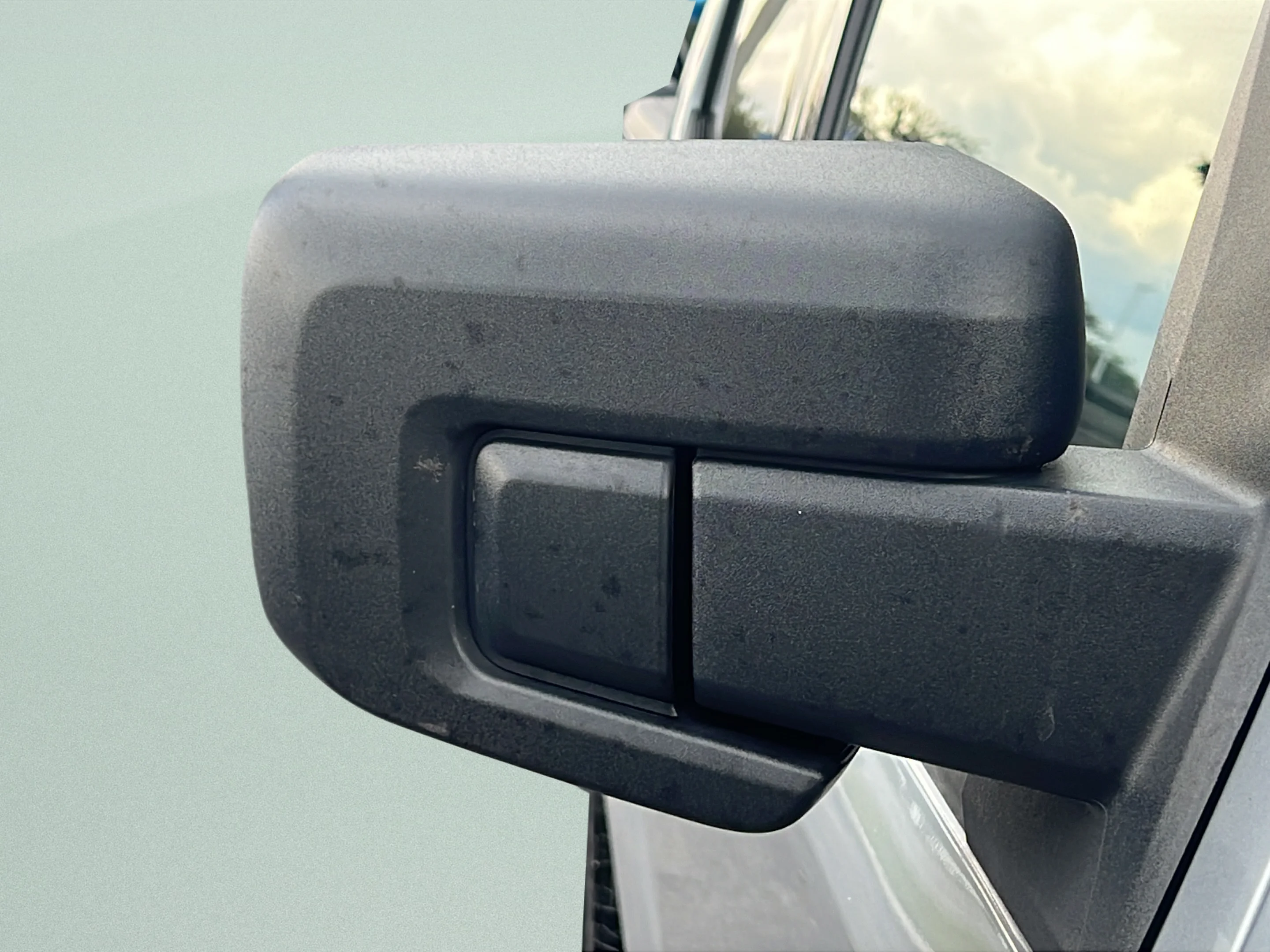 Used 2025 Silver Metallic Ford XLT image 11